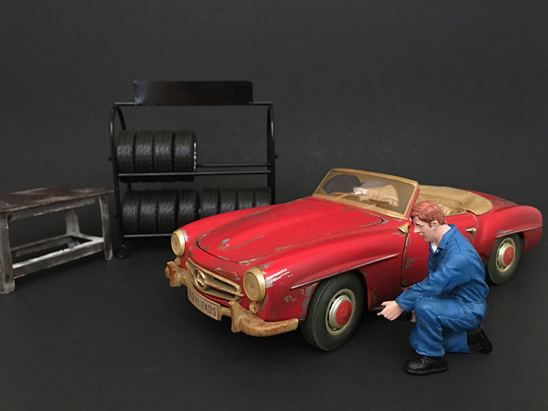 Mechanic Tony Inflating Tire Figurine for 1/24 Scale Models American Diorama