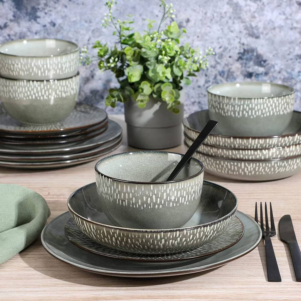 Gibson Elite Matisse 16 Piece Stoneware Dinnerware Set in Grey w Reactive Glaze