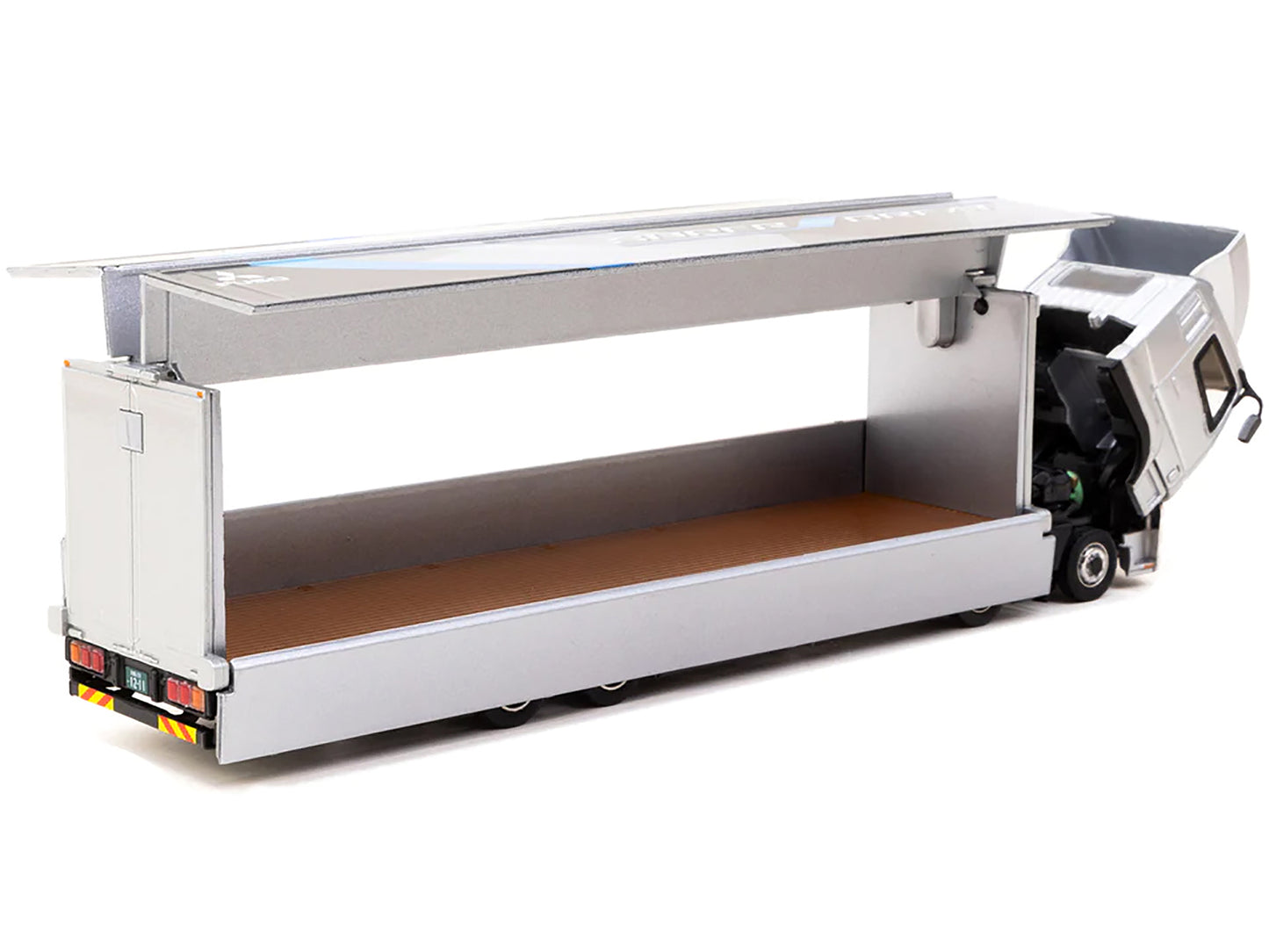 Mitsubishi Fuso Truck Silver Metallic w Transporter Super Great Truck64 Series