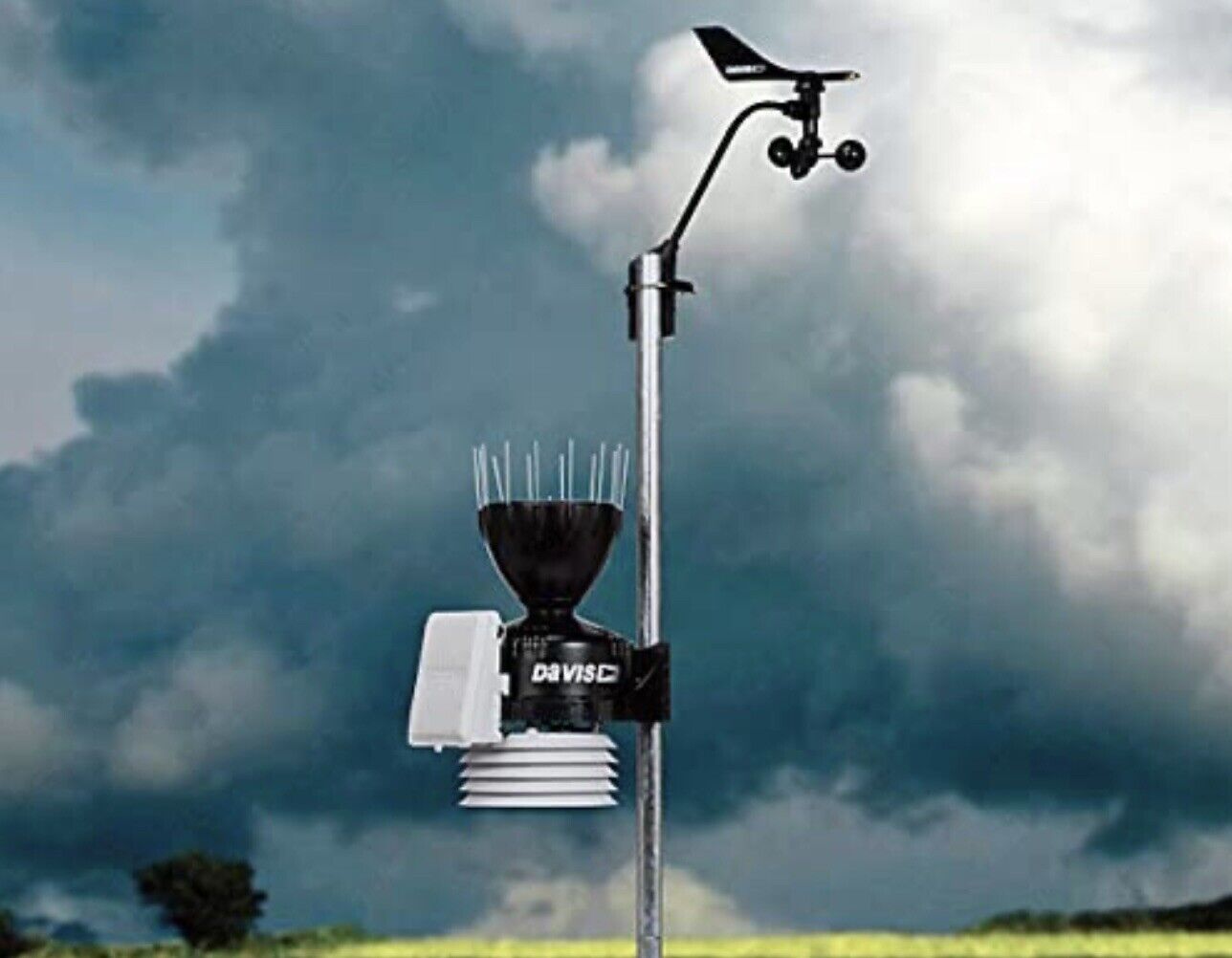 Davis Vantage Pro2 Wired Weather Station 6152C with Radiation Shield