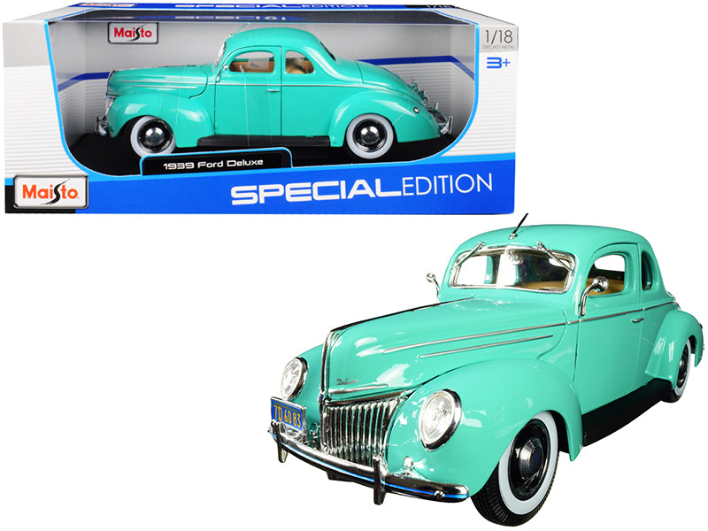 1939 Ford Deluxe Light Green 1/18 Diecast Car Maisto