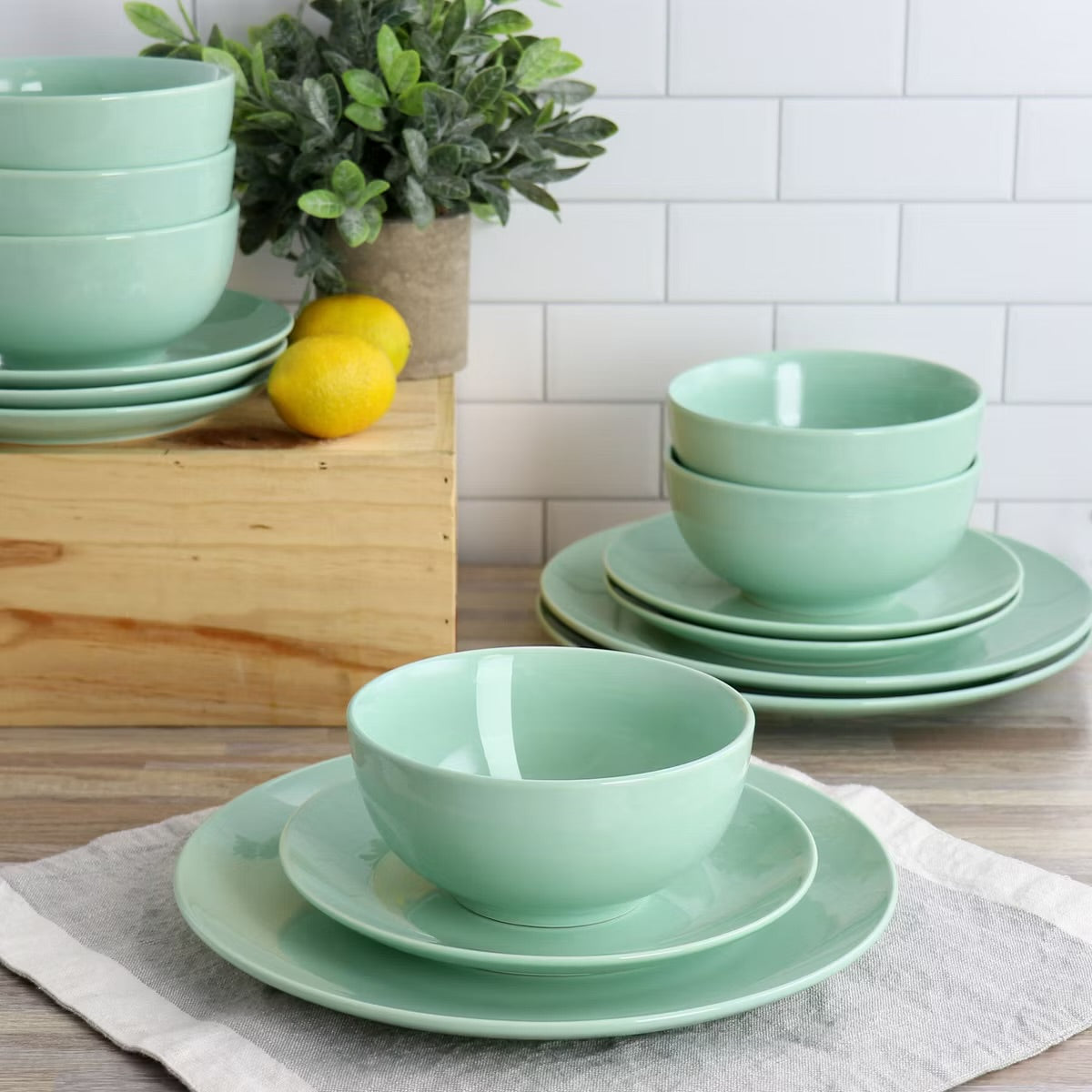 Elama Luna 18 Piece Mint Green Porcelain Dinnerware Set w Service For 6