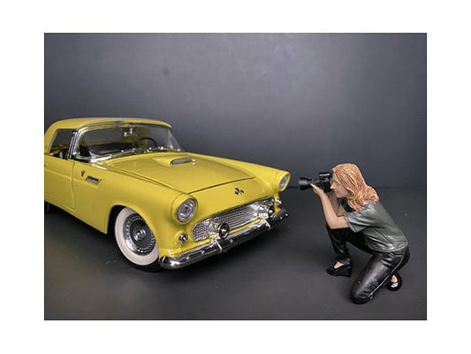 Weekend Car Show Figurine III for 1/18 Scale Models American Diorama