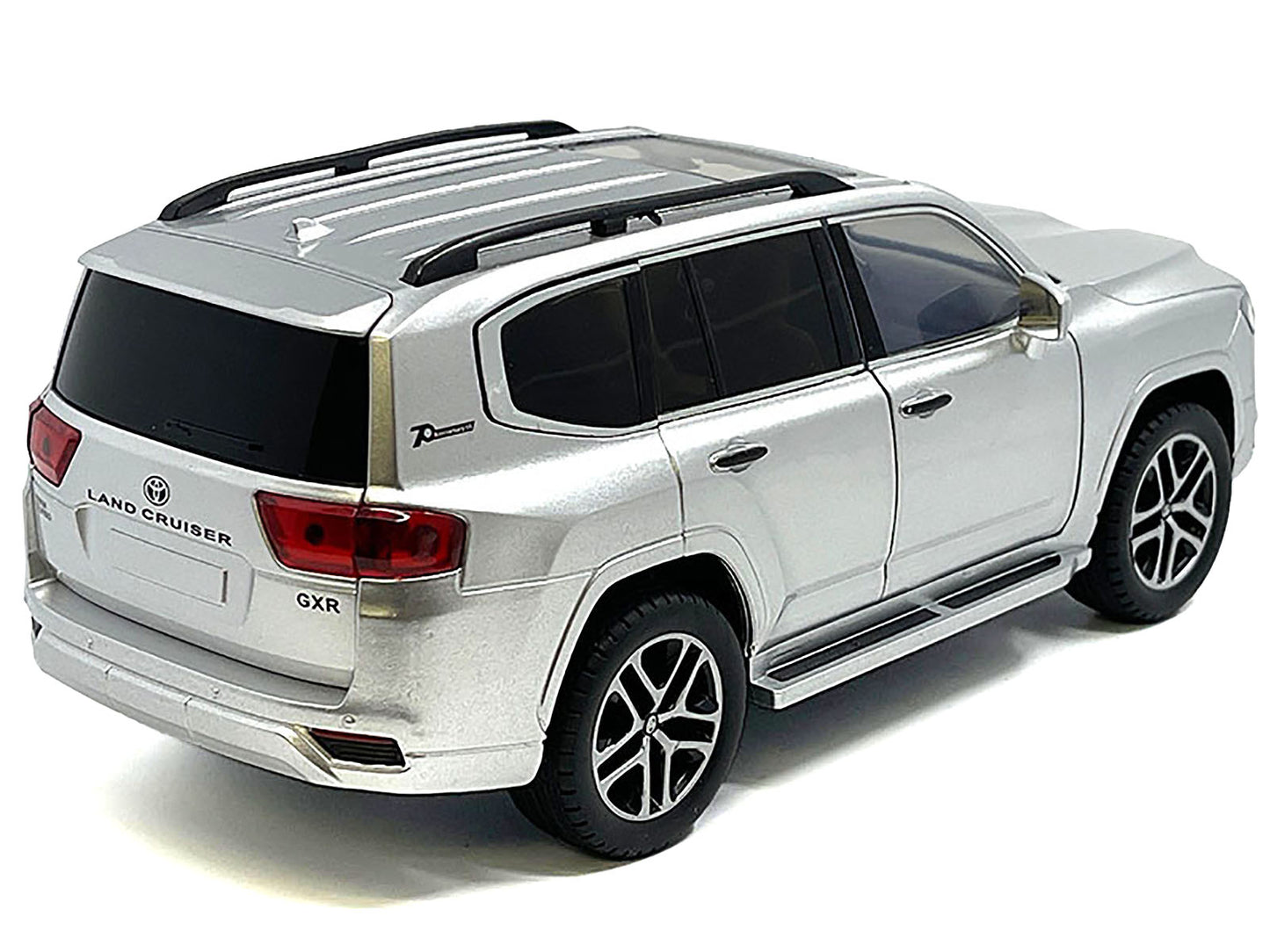 Toyota Land Cruiser Silver Metallic w Sun Roof 1/24 Diecast Car