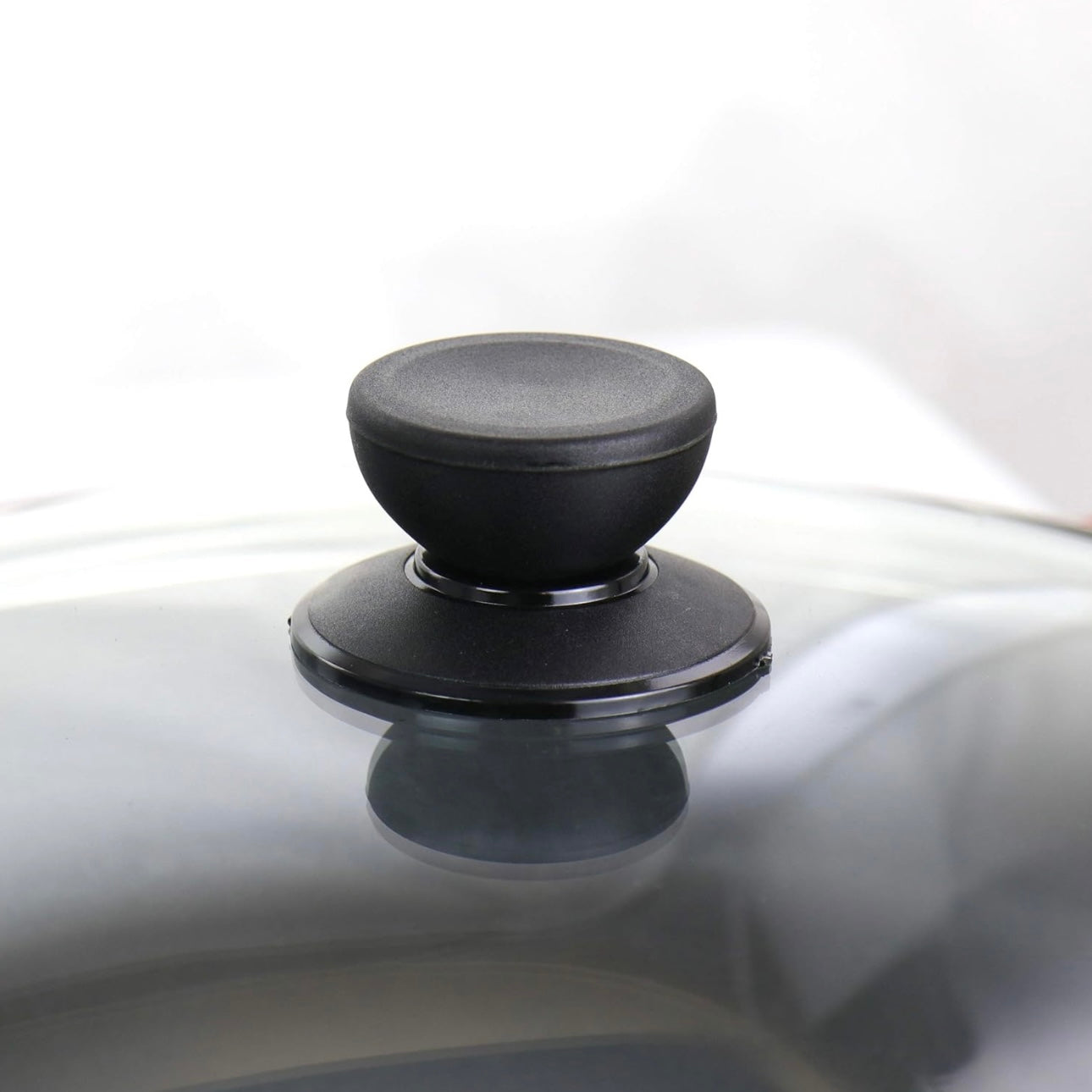 MegaChef Pre-Seasoned 6 pc Cast Iron Skillet Set w Lids & Red Silicone Holders