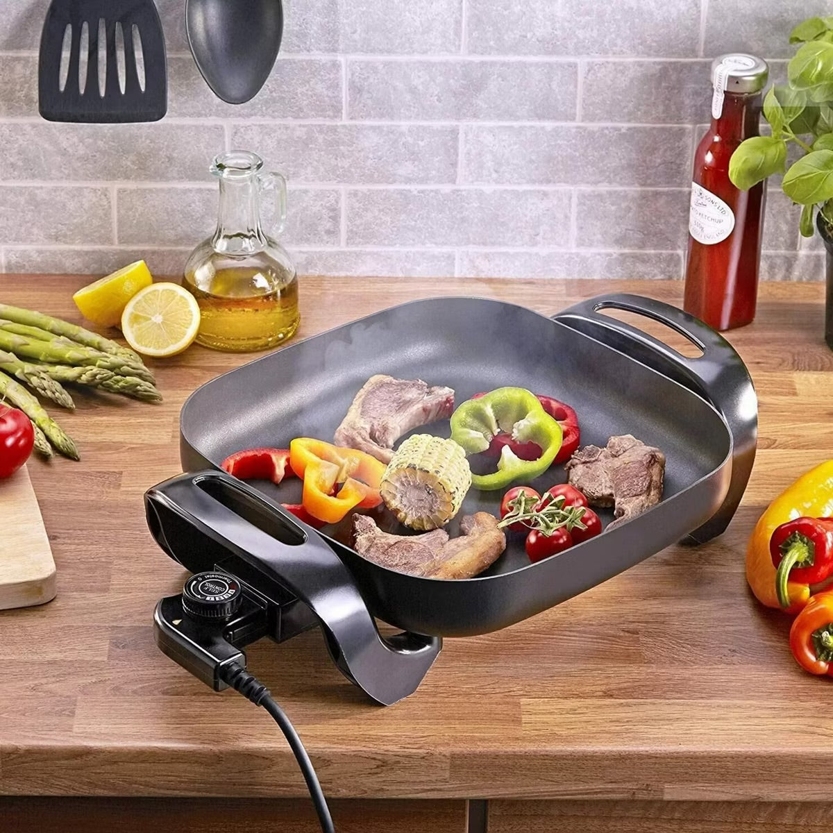 Brentwood 12" 1400W Nonstick Electric Skillet w Glass Lid in Black