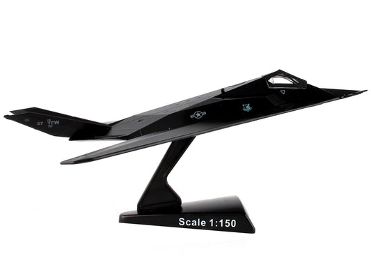 Lockheed F-117 Nighthawk Stealth Aircraft United States Air Force 1/150 Diecast